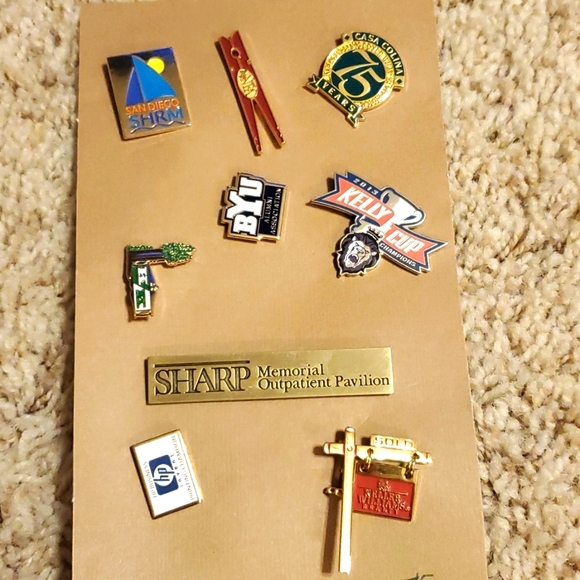 Lapel pin #5 - Picture 1 of 2